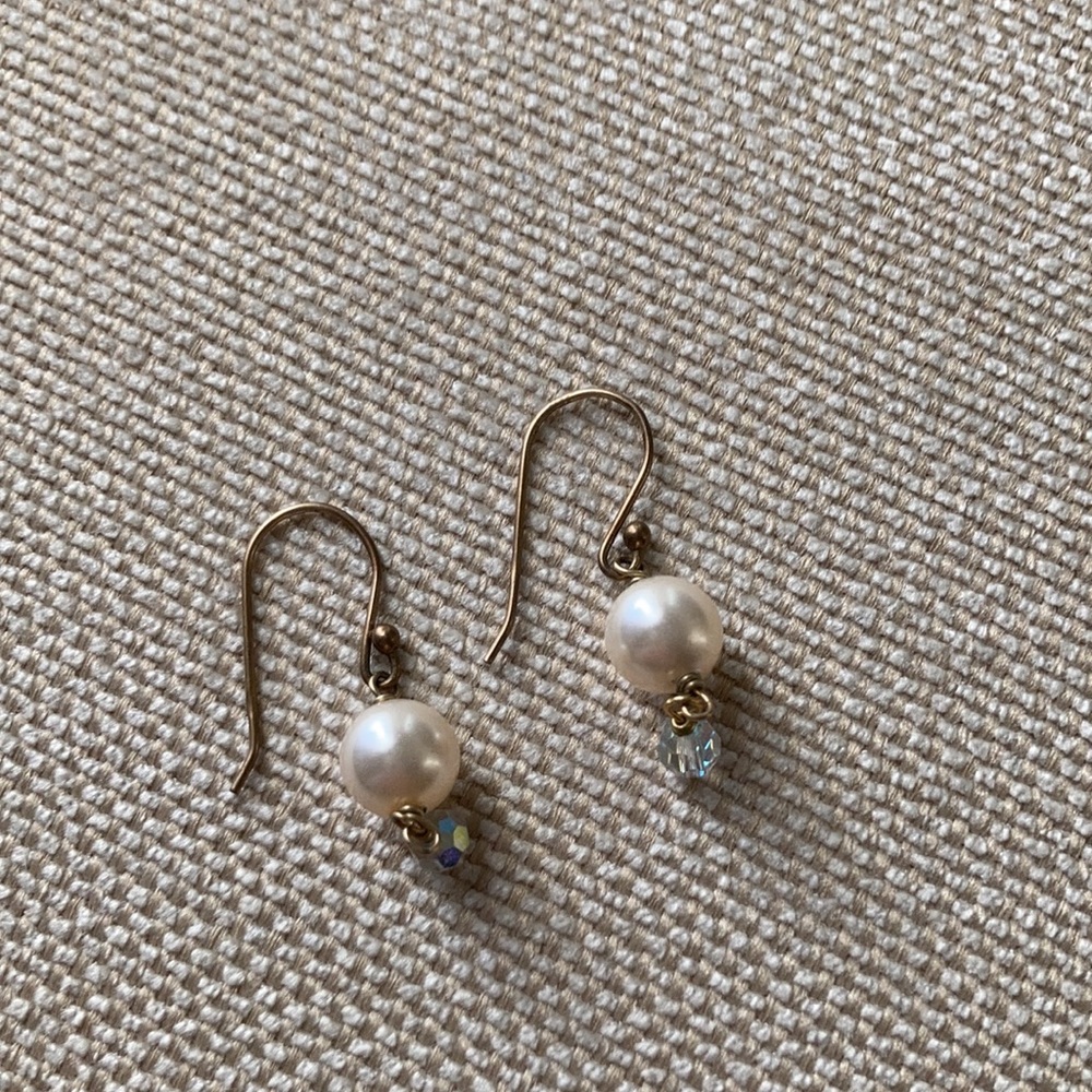 EUC! Pearl & iridescent bead brass hook earrings. Excellent condition!